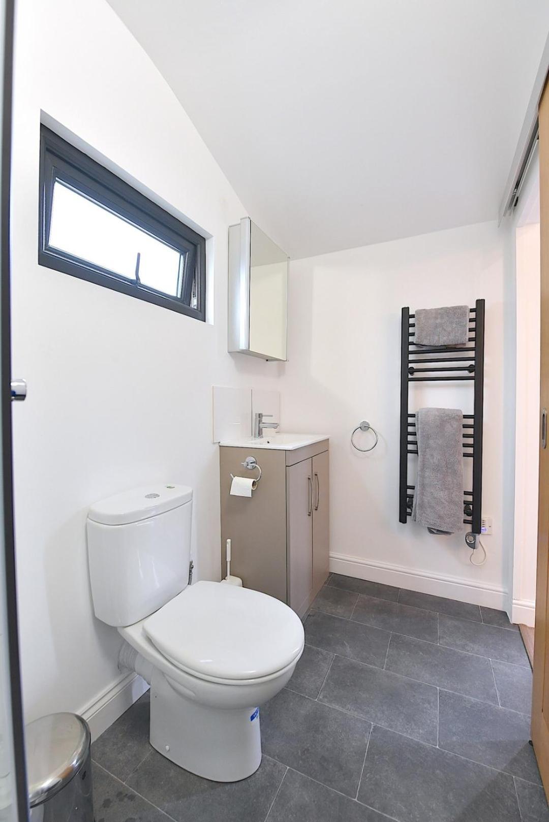Cheerful 1bd With Parking Nr Farm stay