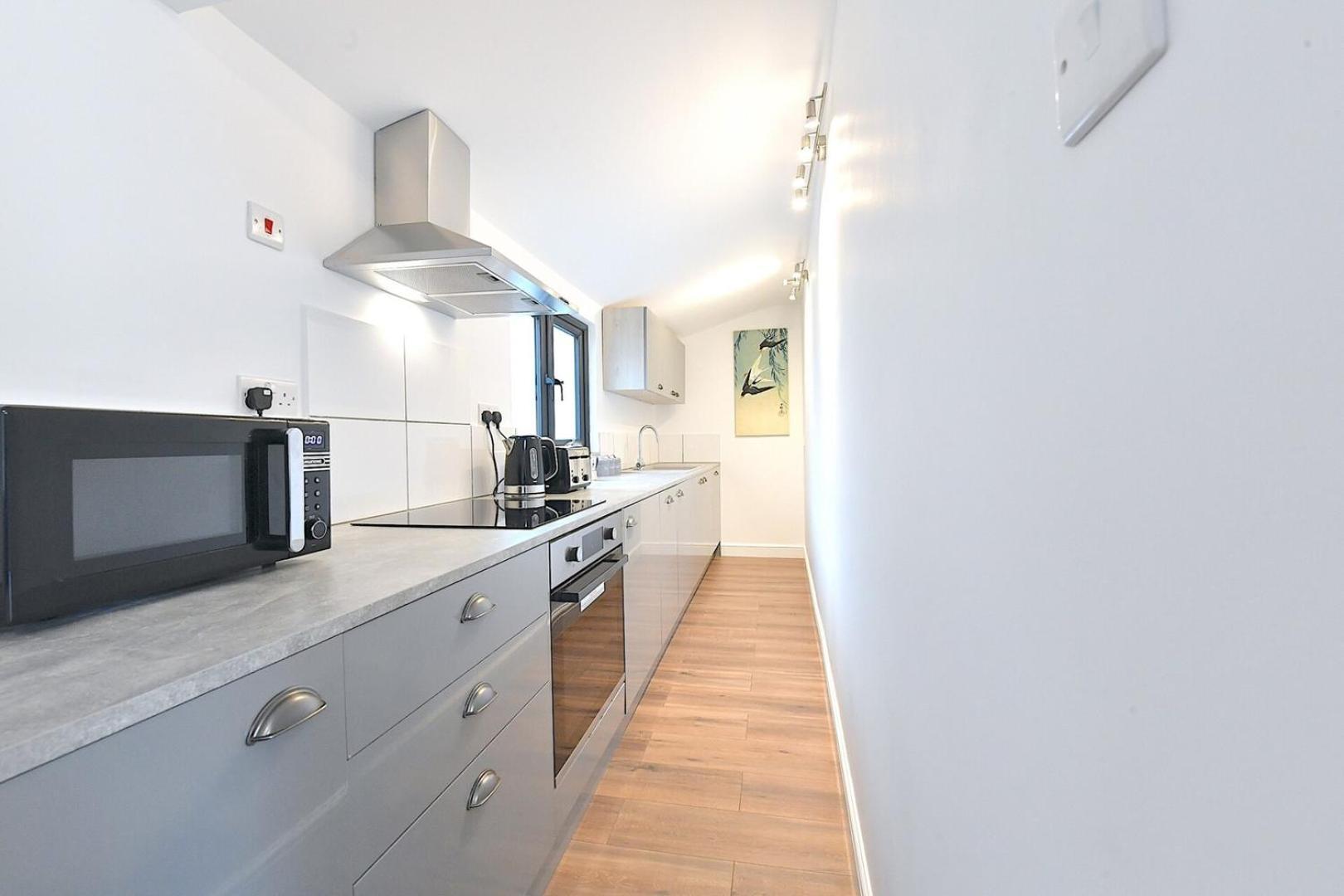 Cheerful 1bd With Parking Nr *