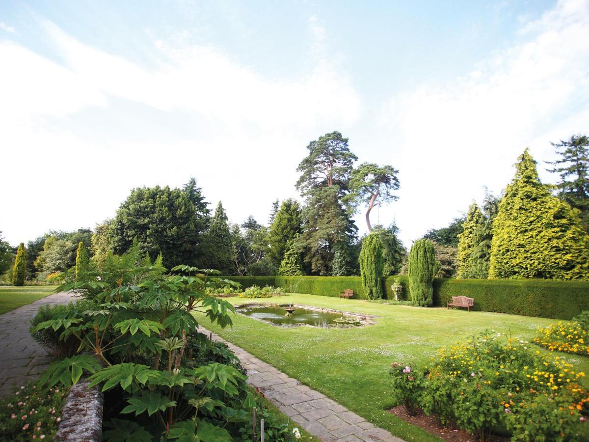 Barnett Hill 4* Guildford